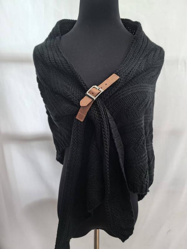 블랙 케이블 니트 랩 숄, 브라운 가죽 버클 클로저, 마네킹 착용 이미지 - bulk scarf supplier Korea