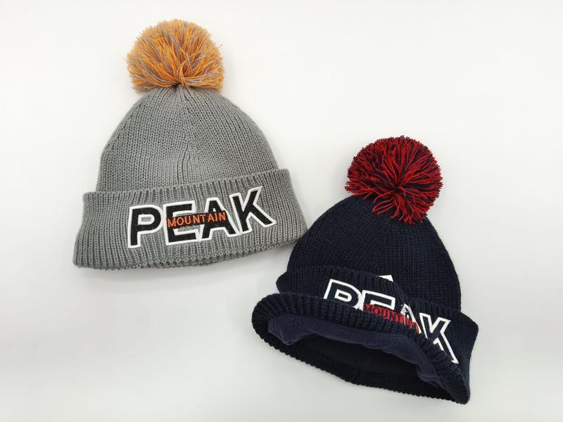 회색·네이비 청키 니트 폼폼 비니 2팩, Peak Mountain 자수 로고 포함 - custom packaging accepted
