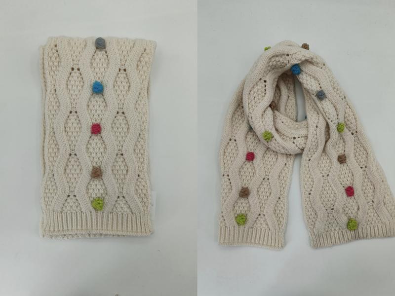 크림 케이블 니트 스카프, 멀티컬러 방울 장식, 폴딩 드레이프 스타일 - winter accessories wholesaler