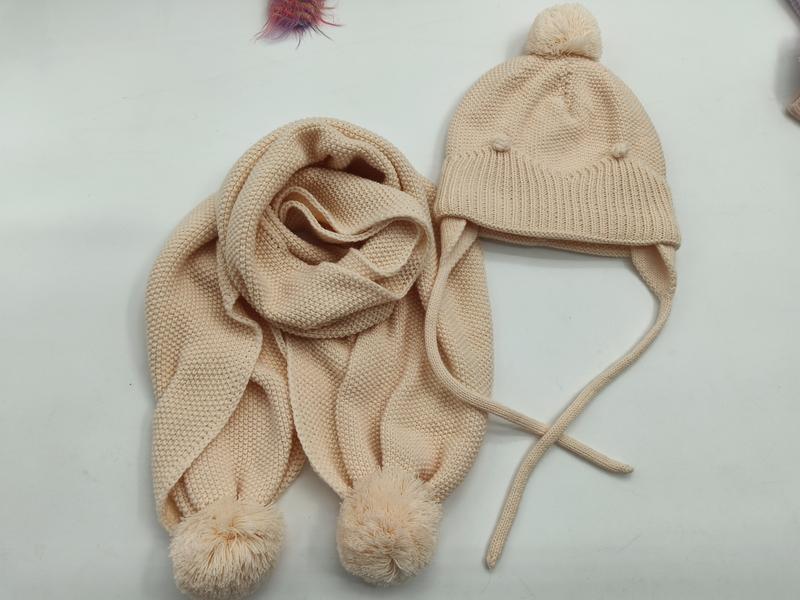 크림색 폼폼 장식 니트 아동용 귀달이 겨울 모자와 목도리 세트 - winter accessories wholesaler