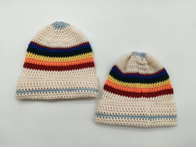 크림 오픈위브 크로셰 비니 레인보우 스트라이프 핸드메이드 2개 세트 - minimum order 100 pieces