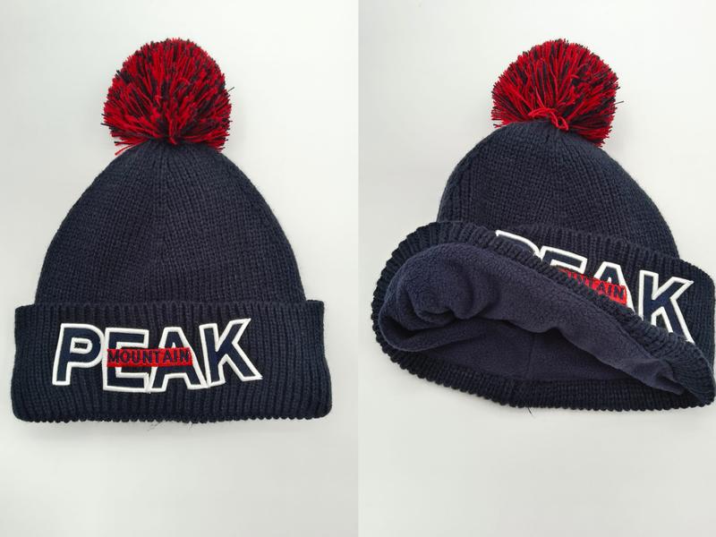 네이비 블루 립 니트 비니, 빨간 폼폼과 PEAK MOUNTAIN 자수 로고 커프 디자인 - sample order 7 days