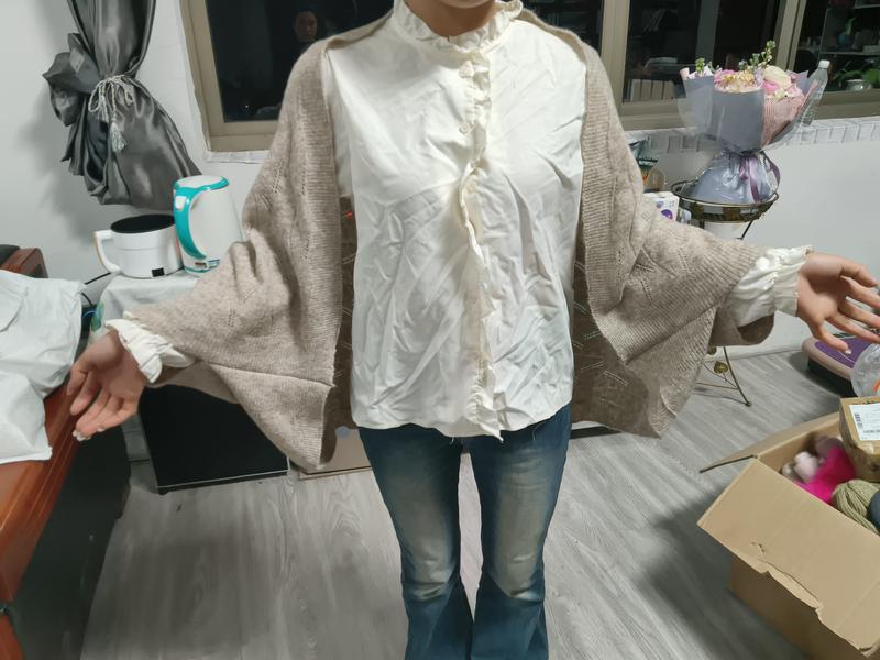베이지 오버사이즈 니트 가디건과 크림 퀼팅 러플칼라 셔츠 레이어드 세트 - certified scarf manufacturer China