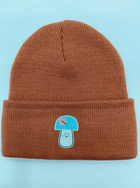 러스트 브라운 립 니트 커프드 비니, 귀여운 블루 버섯 패치 장식 - winter accessories wholesaler